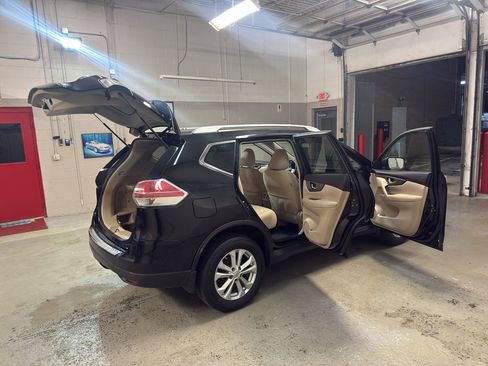 Used 2016 Nissan Rogue SV AWD/4WD image 14