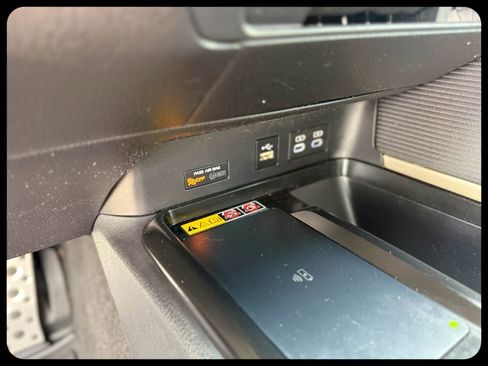 Used 2025 Toyota Camry SE FWD image 29