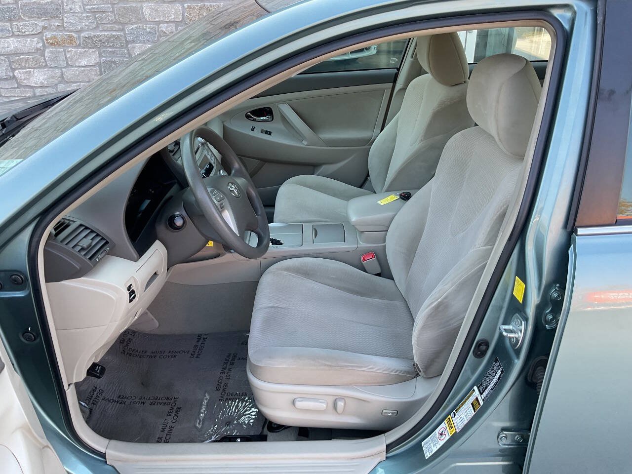 Used 2011 Toyota Camry LE FWD image 13