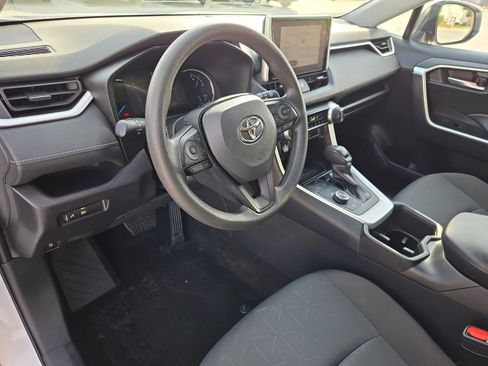Used 2025 Toyota RAV4 XLE AWD/4WD image 13
