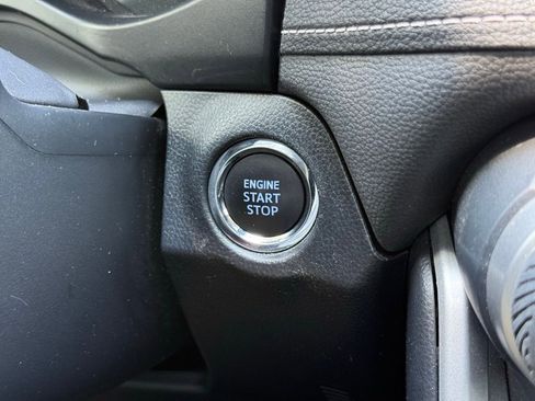 Used 2019 Toyota RAV4 Limited FWD image 33