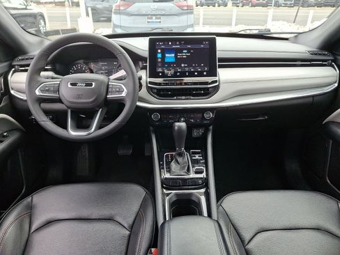 Used 2024 Jeep Compass Limited image 11