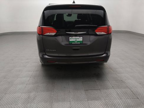 Used 2023 Chrysler Voyager LX FWD image 6