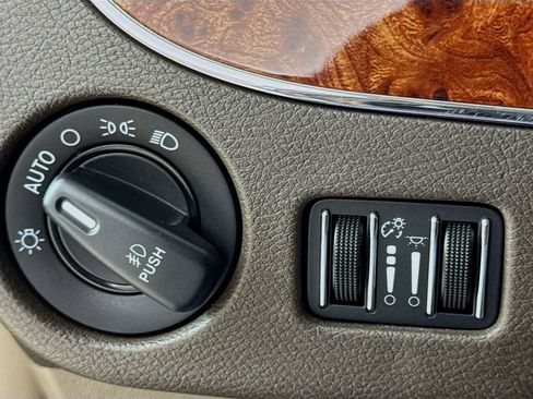 Used 2016 Chrysler Town & Country Touring w/ Driver Convenience Group FWD image 14