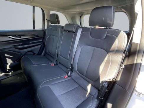 Used 2024 Jeep Grand Cherokee Laredo RWD image 26
