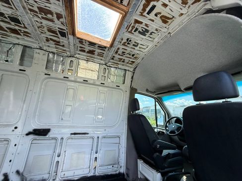 Used 2008 Dodge Sprinter 2500 RWD image 29