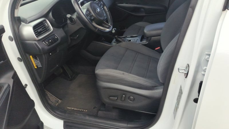 Used 2017 Kia Sorento FWD w/ LX Convenience Package image 9