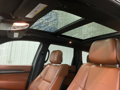 Used 2018 Jeep Grand Cherokee Summit AWD/4WD image 18