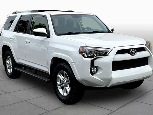 Used 2019 Toyota 4Runner SR5 RWD image 3