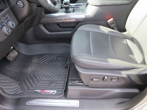 Certified 2025 Chevrolet Silverado 1500 LTZ image 24