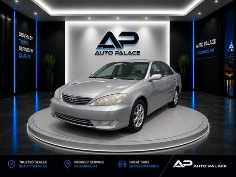 Used 2005 Toyota Camry LE FWD image 1