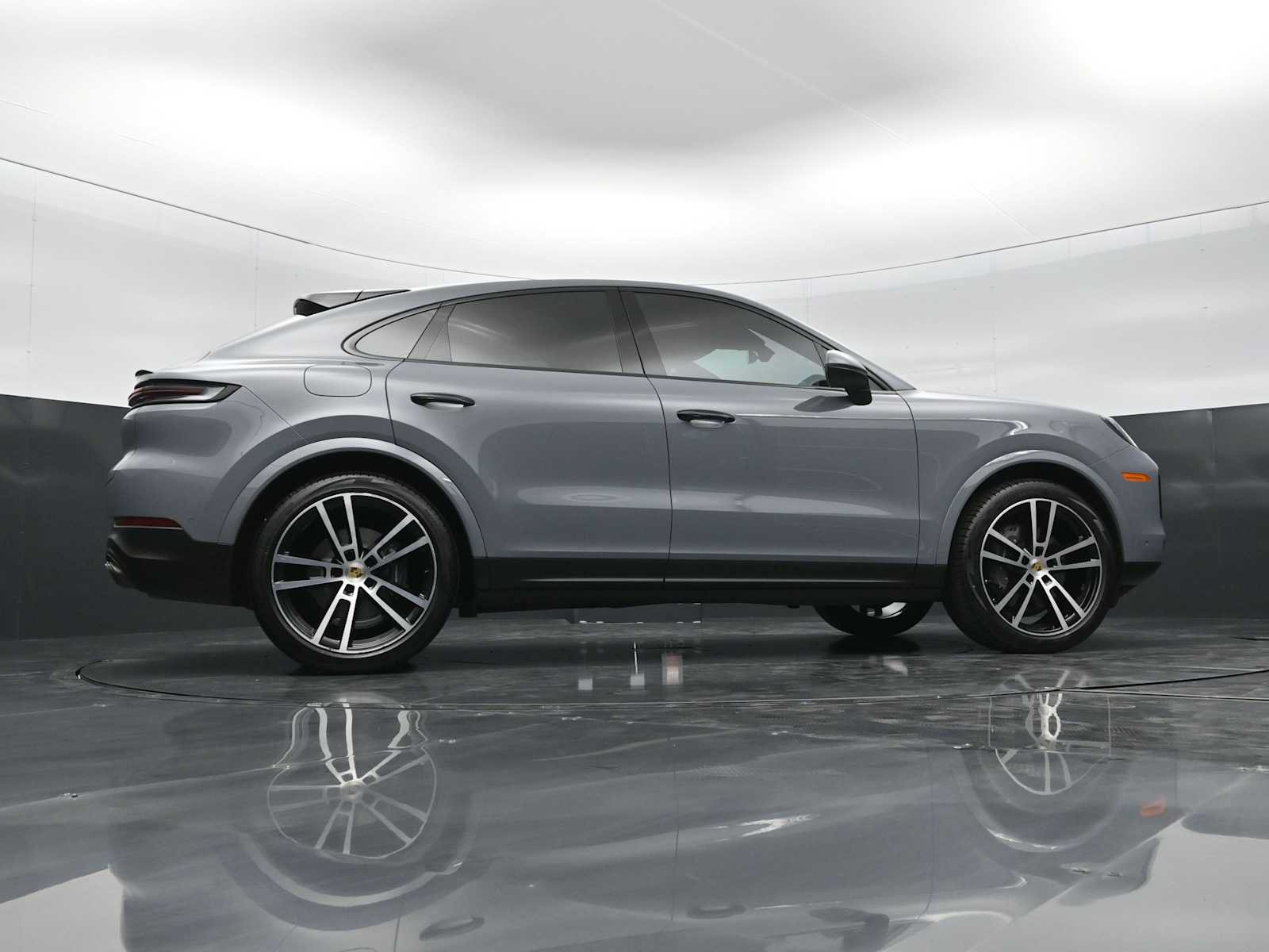 Certified 2024 Porsche Cayenne Coupe AWD/4WD image 43