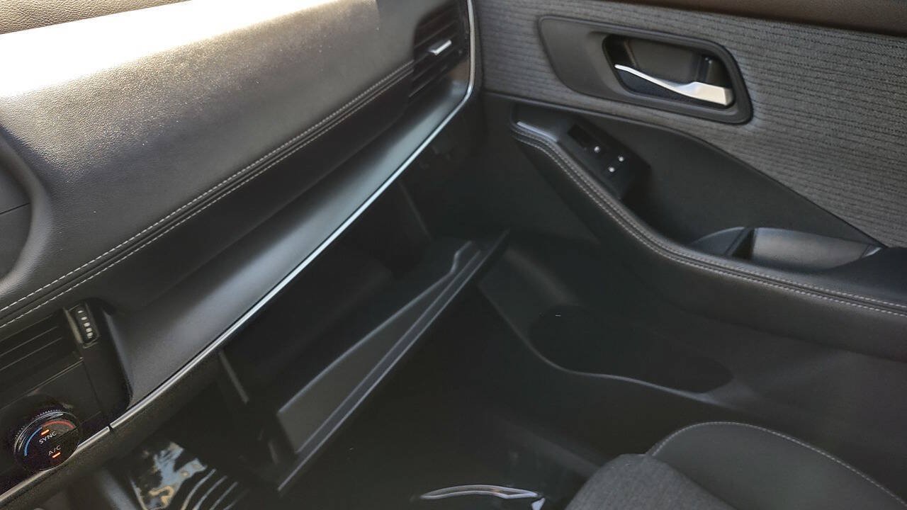 Used 2021 Nissan Rogue SV FWD image 22