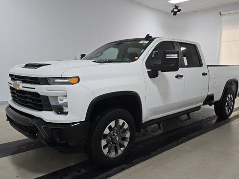 Used 2024 Chevrolet Silverado 2500 Custom RWD image 1