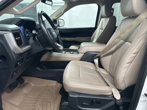 Used 2023 Ford Expedition Max XLT image 18