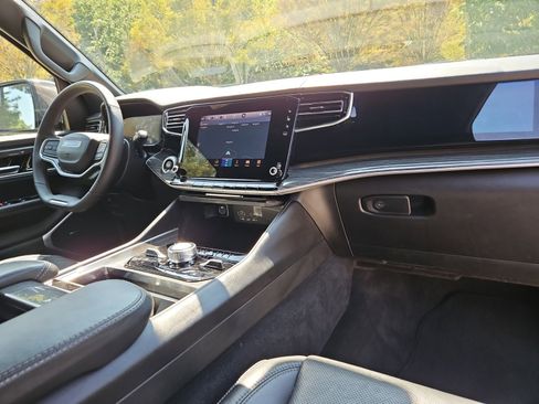 Used 2022 Jeep Wagoneer Series III image 16