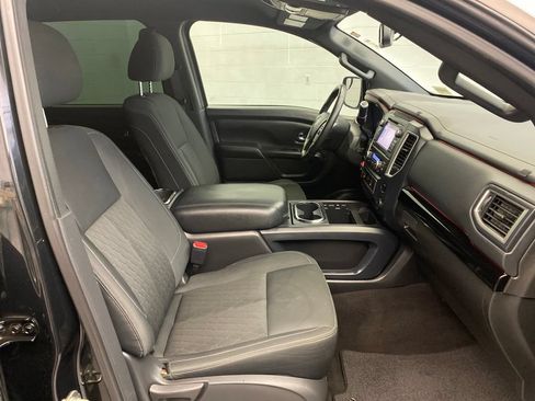 Used 2018 Nissan Titan SV w/ SV Convenience Package RWD image 24