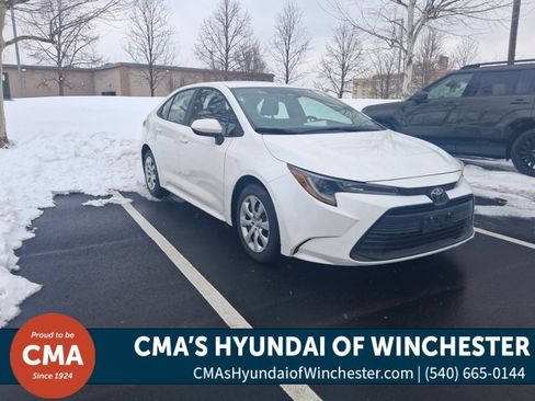 Used 2024 Toyota Corolla LE image 1