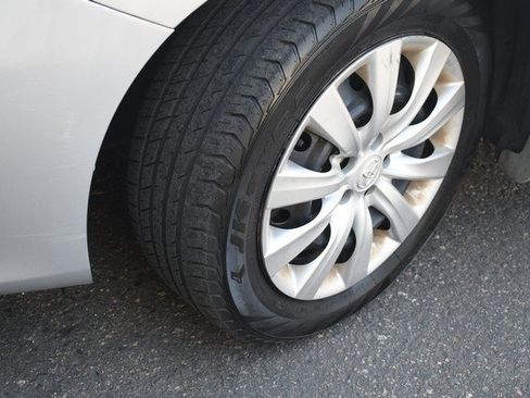 Used 2012 Toyota Corolla LE FWD image 11