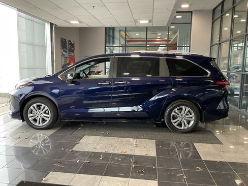 Certified 2022 Toyota Sienna Platinum w/ Protection Package (TMS) image 4