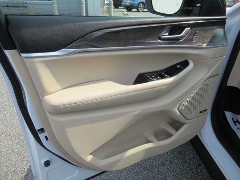 Used 2022 Jeep Grand Cherokee L Limited AWD/4WD image 14