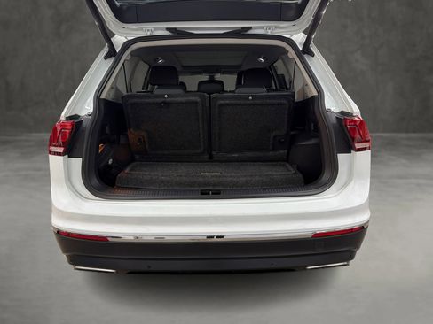 Used 2018 Volkswagen Tiguan SEL Premium FWD image 12