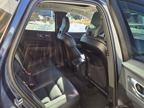 Used 2024 Volvo XC60 B5 Plus image 18