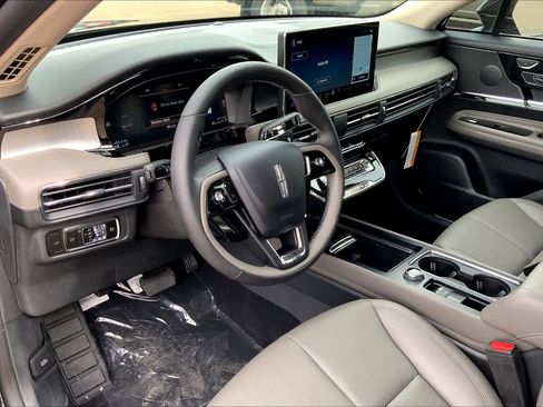 New 2026 Lincoln Corsair Premiere FWD image 8
