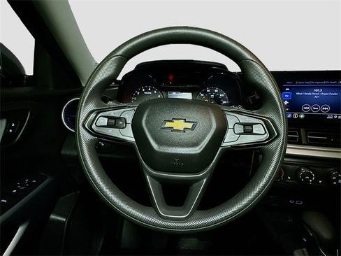 Used 2024 Chevrolet Trax LS w/ LS Convenience Package image 10