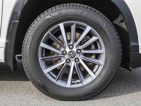 Used 2017 Toyota Highlander XLE image 12