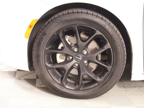 Used 2025 Chrysler Pacifica Limited FWD image 21