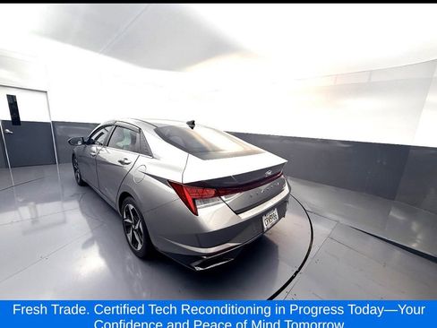 Used 2021 Hyundai Elantra Limited FWD image 3