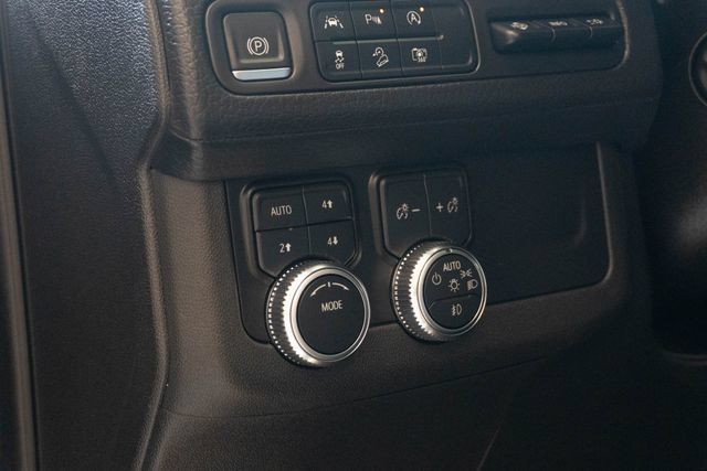 Used 2023 GMC Yukon Denali AWD/4WD image 23