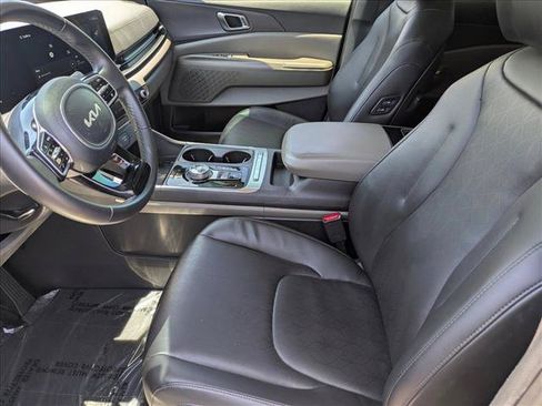 Used 2025 Kia Carnival EX FWD image 15