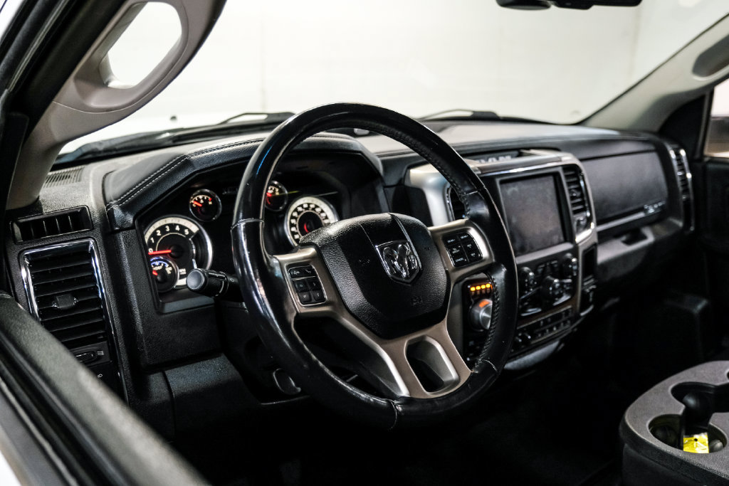 Used 2018 RAM 1500 Laramie AWD/4WD image 15