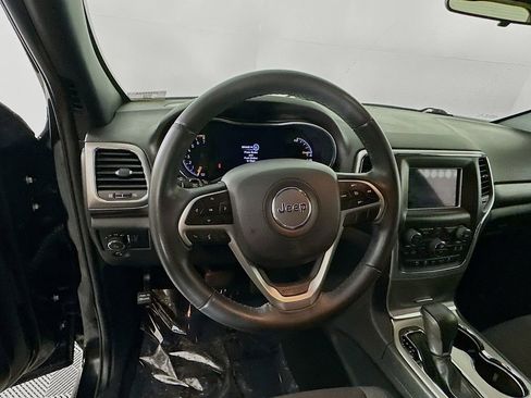 Used 2019 Jeep Grand Cherokee Laredo image 16
