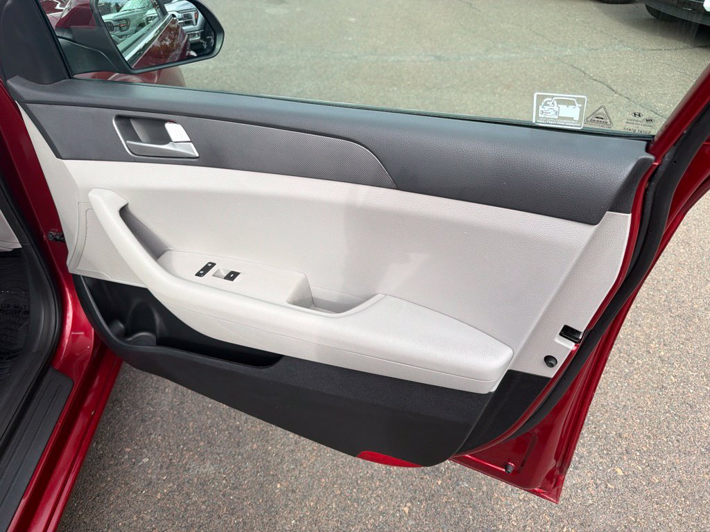 Used 2016 Hyundai Sonata SE FWD image 14