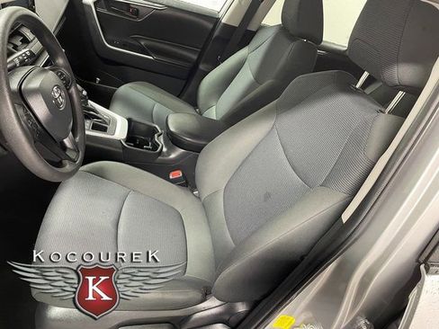 Used 2022 Toyota RAV4 LE AWD/4WD image 12