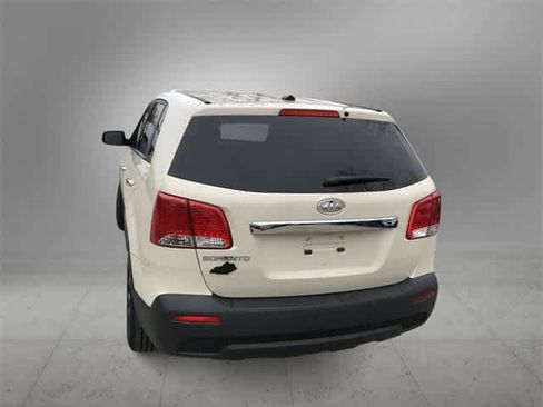 Used 2011 Kia Sorento LX image 5