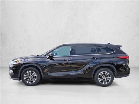 Used 2021 Toyota Highlander XLE FWD image 8