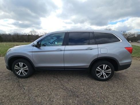Used 2018 Honda Pilot EX image 6