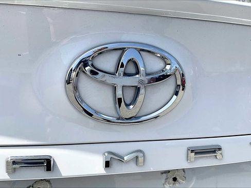 Used 2025 Toyota Camry LE w/ Convenience Package image 29