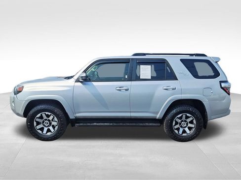 Used 2019 Toyota 4Runner TRD Off-Road AWD/4WD image 2