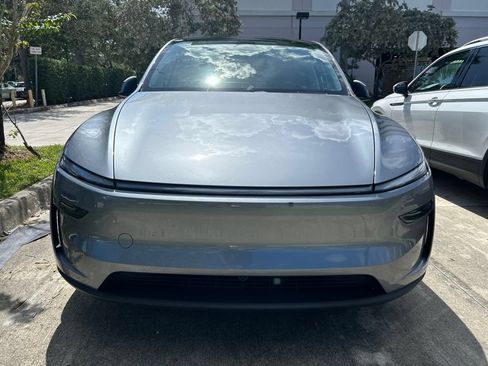 Used 2026 Tesla Model Y 2WD image 2