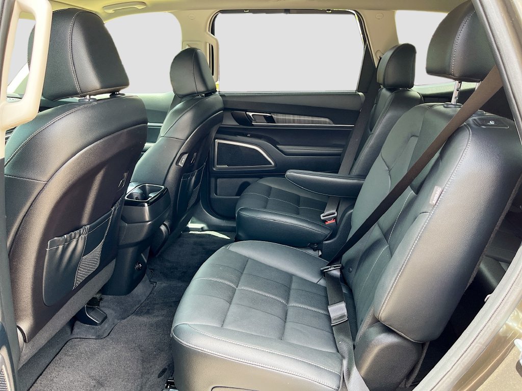 Used 2024 Kia Telluride EX w/ EX Captain's Chair Package FWD image 26