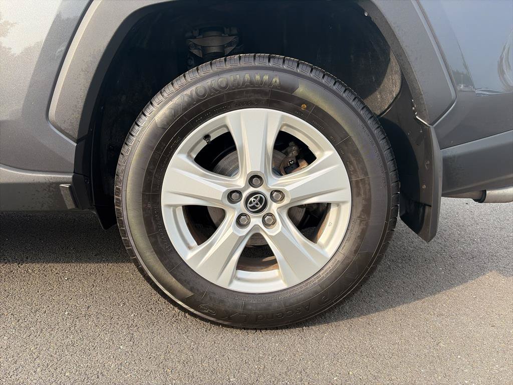 Used 2021 Toyota RAV4 XLE AWD/4WD image 24