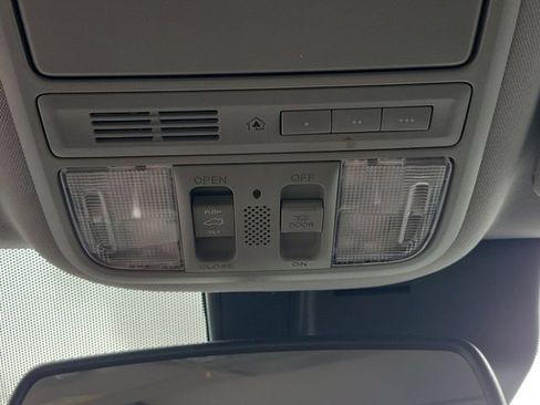 Used 2018 Honda Pilot Touring image 27