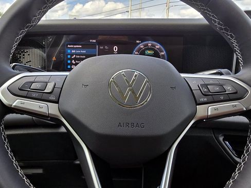 New 2025 Volkswagen Tiguan SE image 12