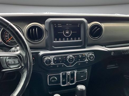 Used 2018 Jeep Wrangler Unlimited Sport S AWD/4WD image 9