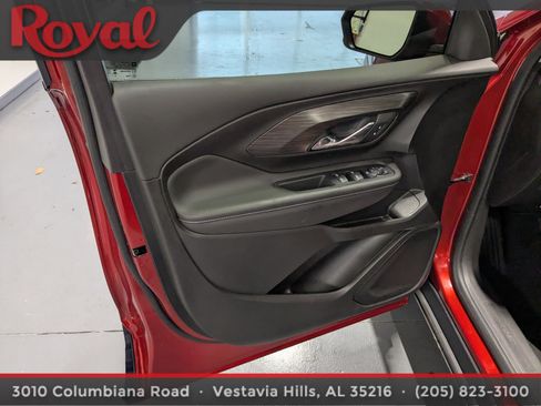 Used 2024 GMC Terrain SLE w/ Driver Convenience Package image 16